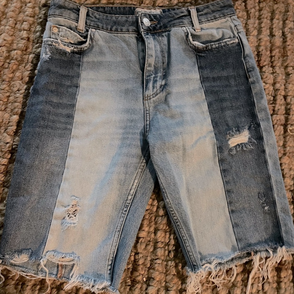 Free People Distressed HighRise 70's short sz 27